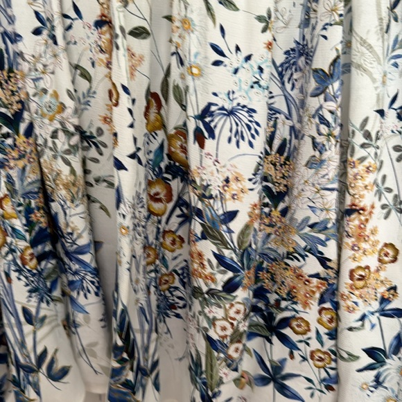 Karen Kane flowered sleeved woman’s top - Picture 3 of 5